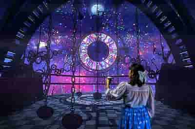 Children solving puzzles in a VR escape room