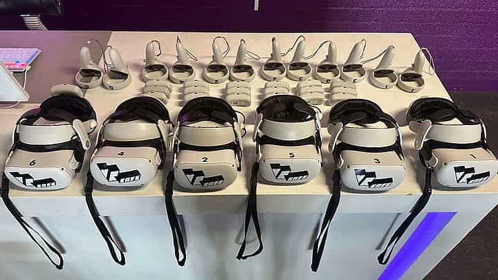 VR headsets rented for schools by VRcafe Haarlem